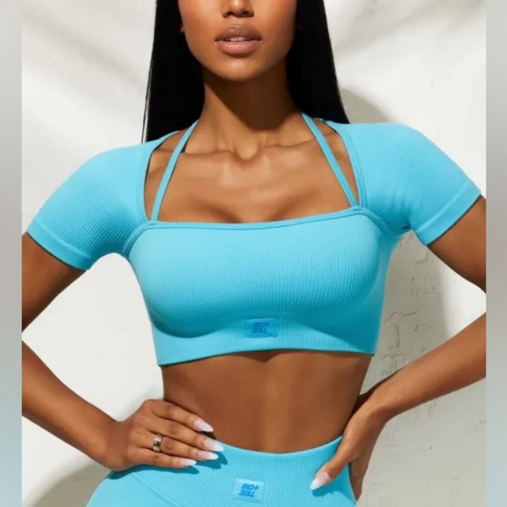 Bo+Tee HIGH ENERGY Short Sleeve Crop Top In blue